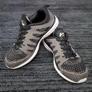 APL Size 7.5 Black/White Techloom Pro Knit Low Top Running Sneakers